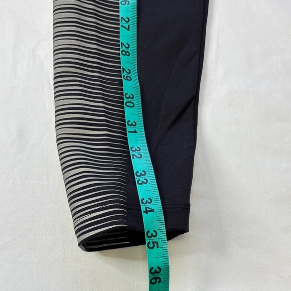 🖤 Nike Dri-FIT/Stay Warm Leggings Black Gray Striped Women NWT Stretch 🖤 - Picture 16 of 17